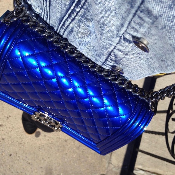 RARE! STUNNING CHANEL METALLIC COBALT BLUE BOY BAG - Picture 9 of 11